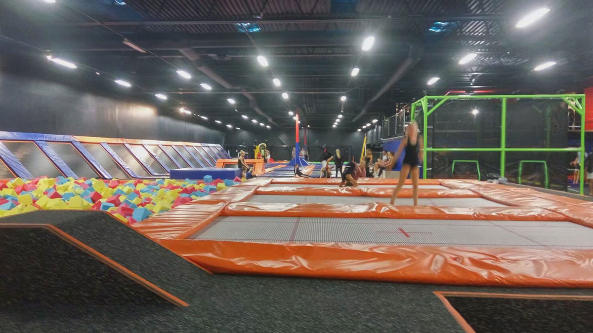 indoor trampoline park (2) 室内蹦床公园 (2)