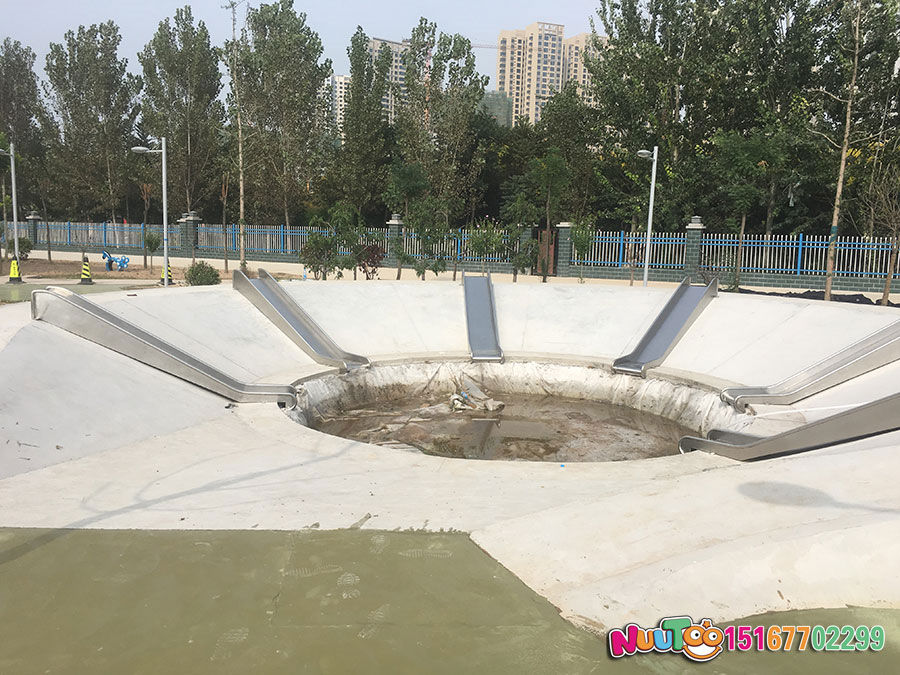 乐图非标游乐+不锈钢滑梯+山西运城幼儿园案例-(7) 非标游乐设施+青蛙组合公园+滑梯+儿童游乐设施(2)