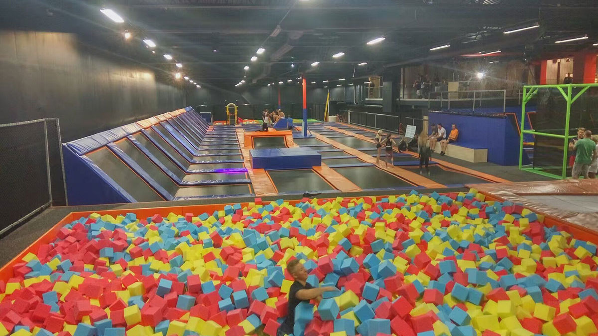 indoor trampoline park (4) 室内蹦床公园 (4)
