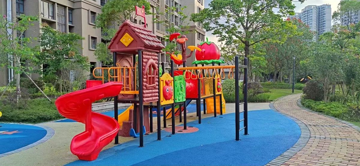 plastic slides (6) 塑料滑梯 (6)