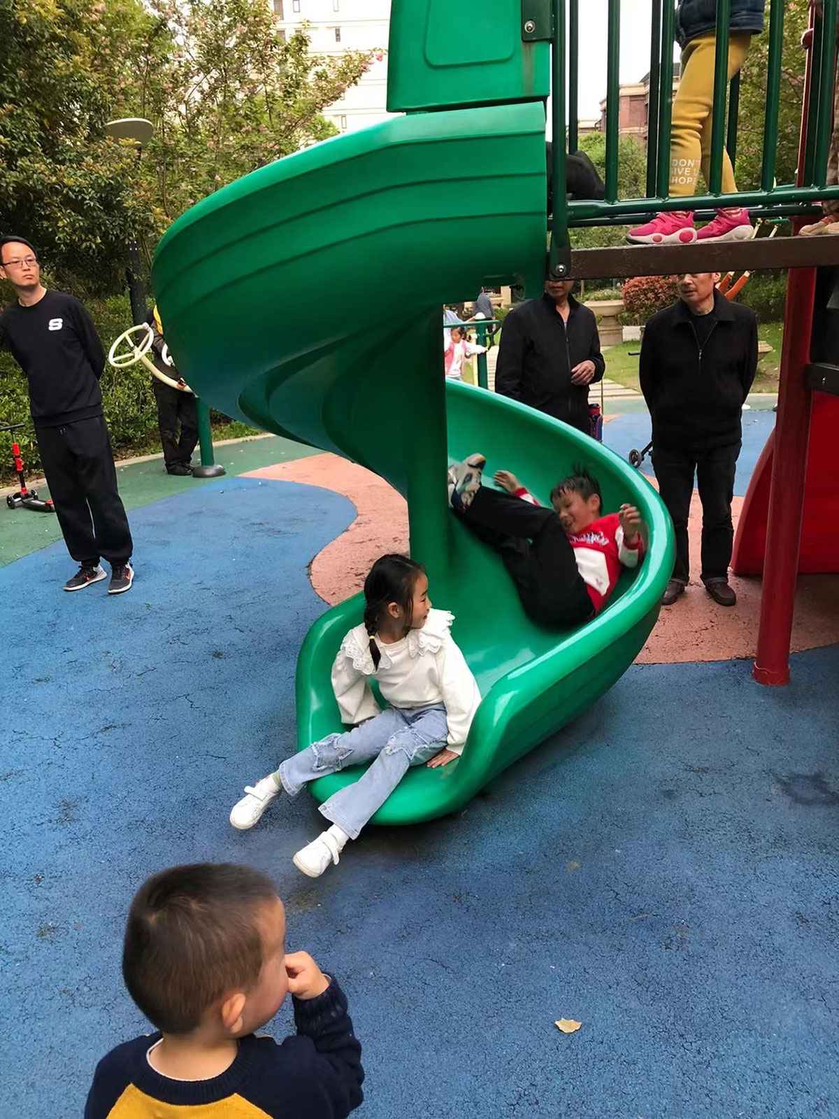 plastic slides (7) 塑料滑梯 (7)