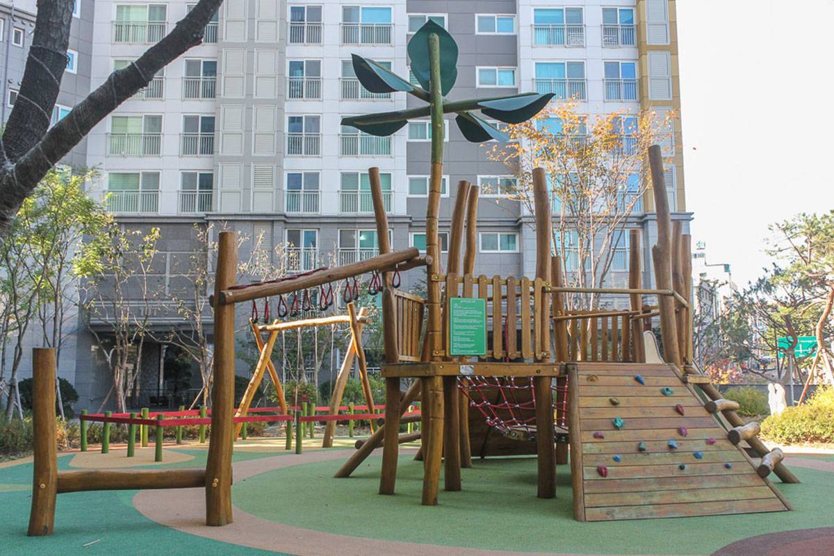 Wooden slide (3) 木制滑梯 (3)