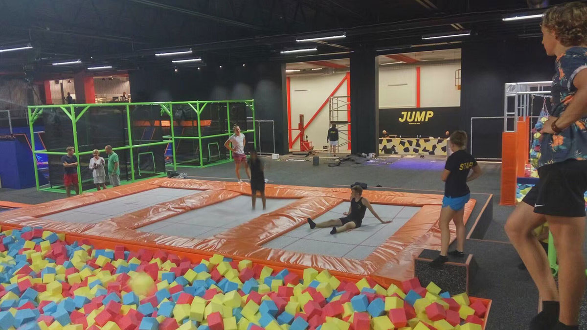 indoor trampoline park (1) 室内蹦床公园 (1)