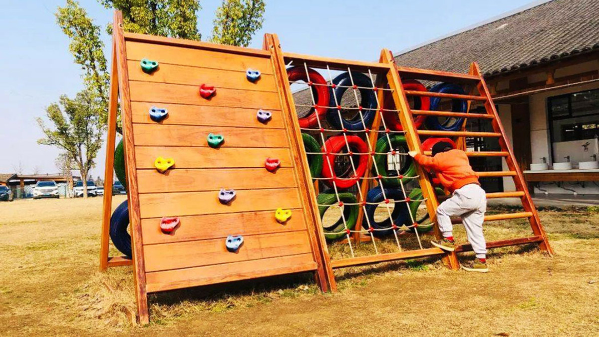 outdoor play equipment (1) ~!phoenix_varIMG8!~