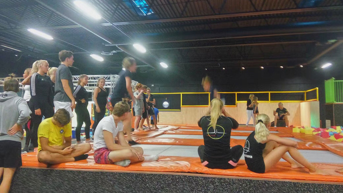 indoor trampoline park (3) 室内蹦床公园 (3)
