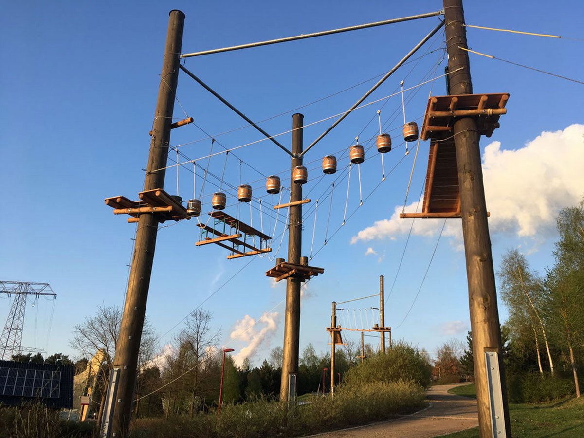 Outdoor amusement facilities rope net climbing (3) 户外游乐设施绳网攀爬(3)
