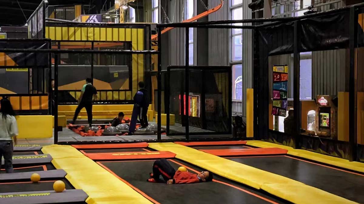 室内蹦床公园设备 (1)