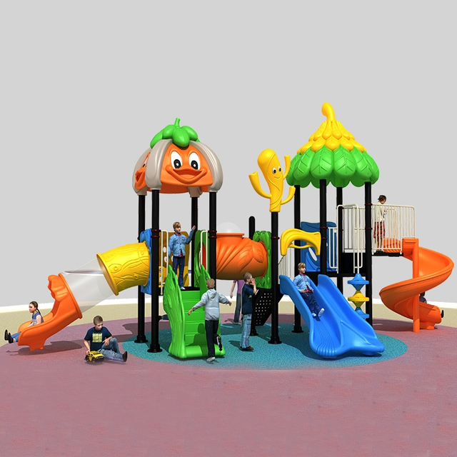 为儿童提供刺激的森林游乐场滑梯，并提供户外安全