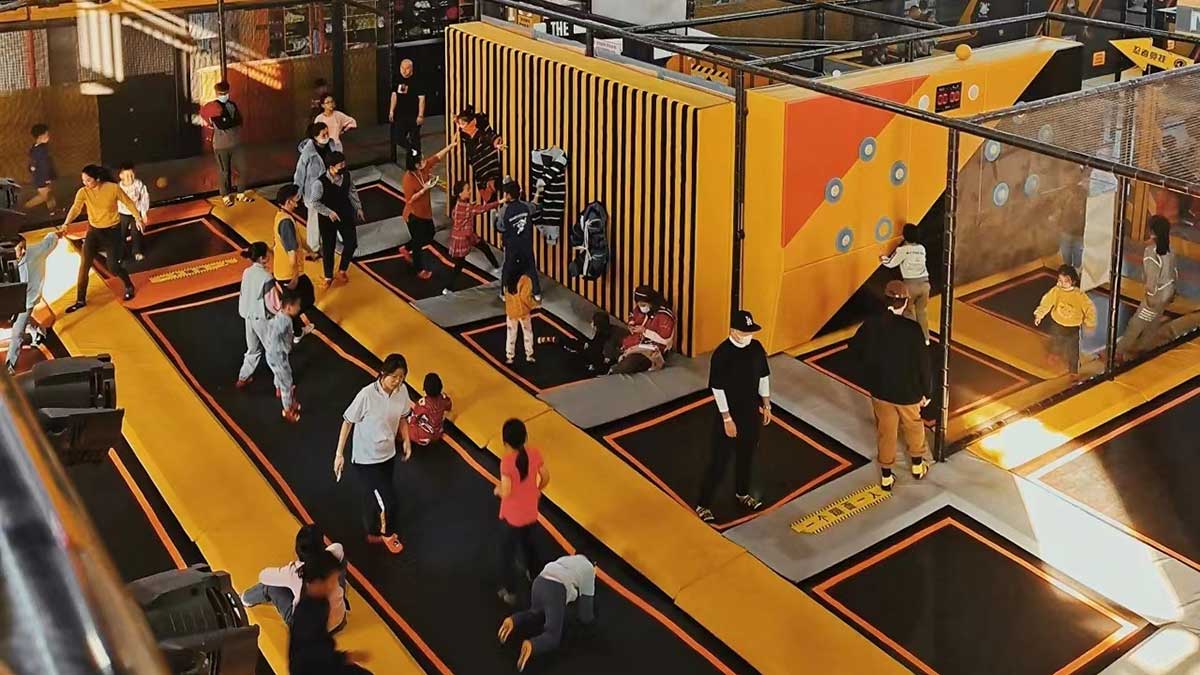 室内滑索和蹦床公园 (1)