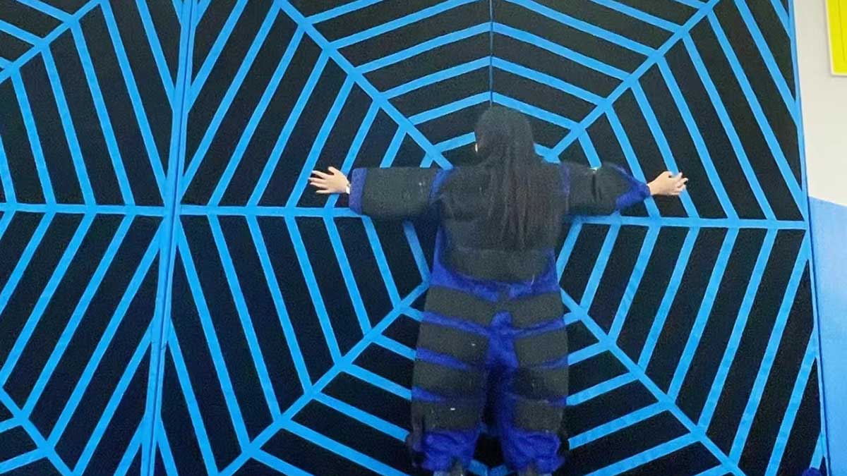 跳室内蹦床公园 (3)