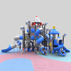 有趣的户外游乐场，包括公园的太空主题滑梯