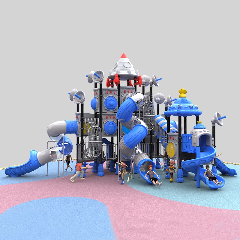 有趣的户外游乐场，包括公园的太空主题滑梯