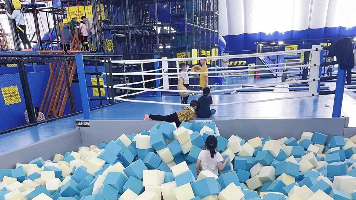 跳室内蹦床公园 (2)