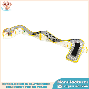 来自游乐设备制造商的游乐场攀登器