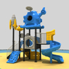 儿童游乐场滑梯，刺激的火箭飞船攀爬