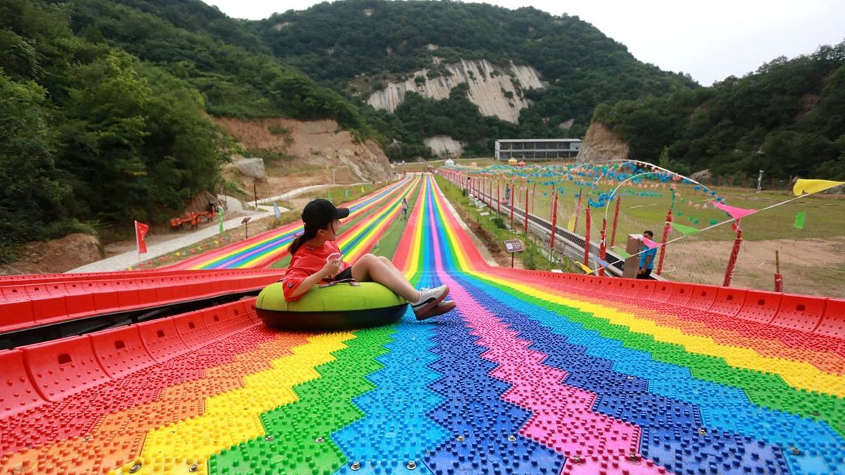 清远丛林彩虹玻璃滑梯：在滑梯上体验丛林色彩
