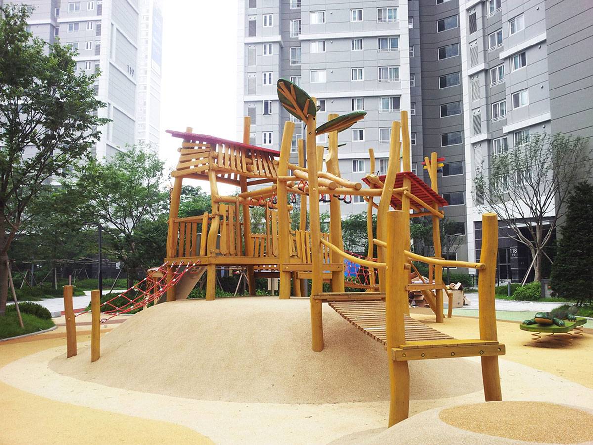 Wooden slide (2) 木制滑梯 (2)