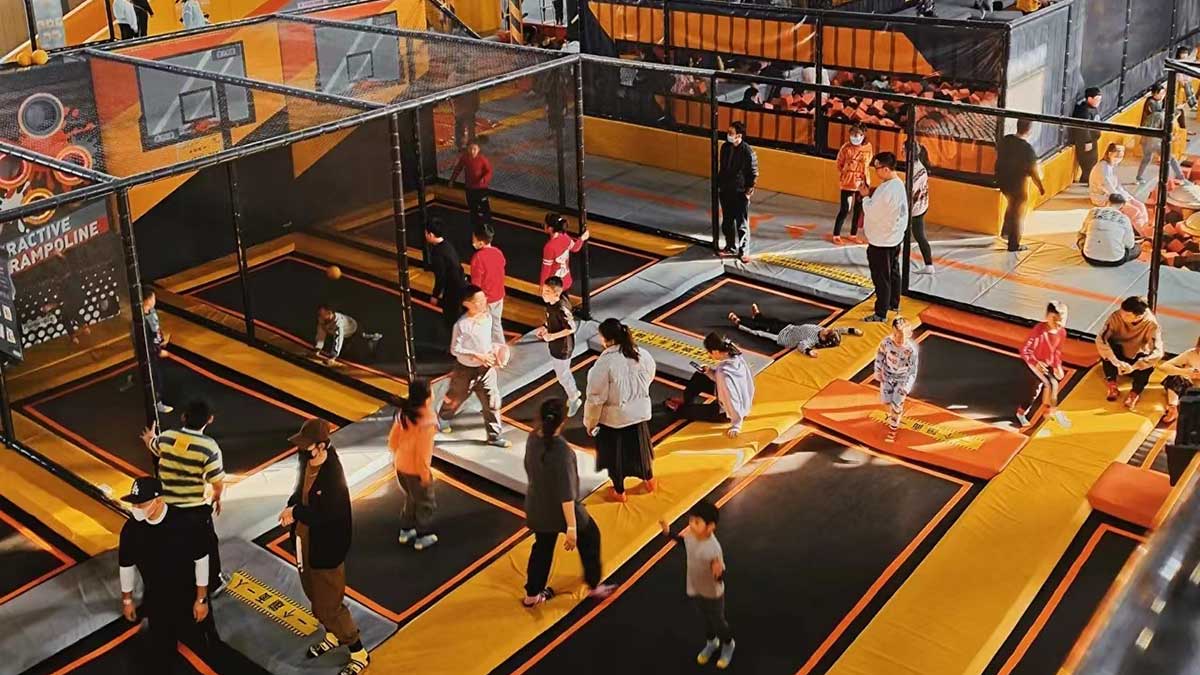 室内滑索和蹦床公园 (7)