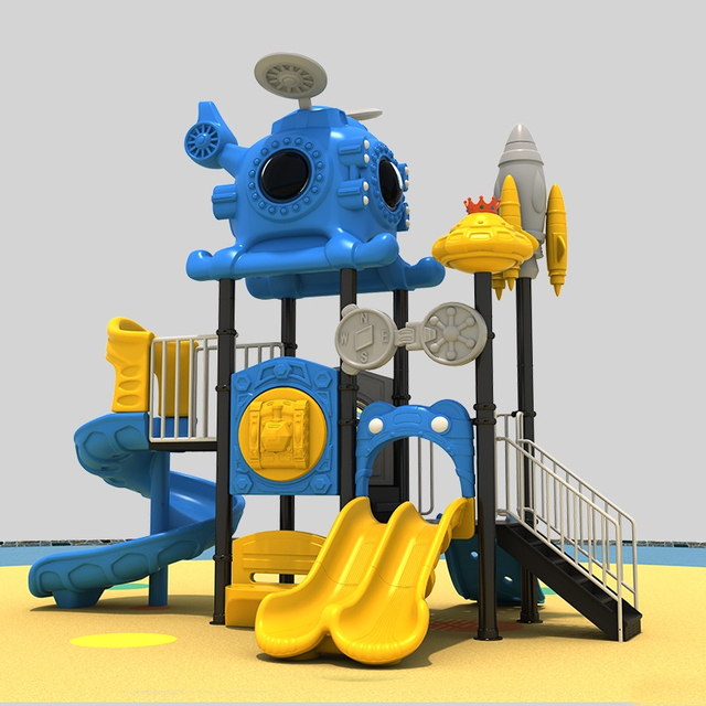 儿童游乐场滑梯，刺激的火箭飞船攀爬