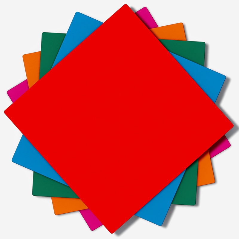 色彩鲜艳的方形室内软垫