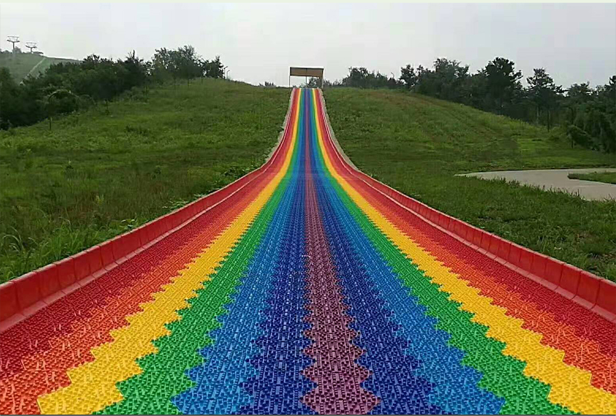 七彩滑道+旱雪滑梯+飞跃滑梯+七彩滑梯_05